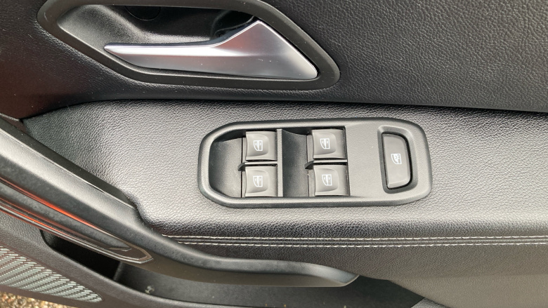 Dacia Duster 1.0 TCe 100 Prestige 5dr Bi Fuel Estate